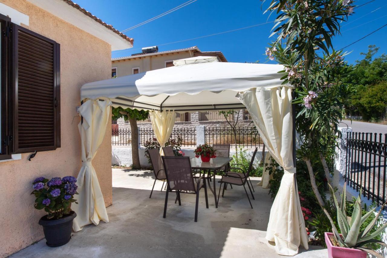Irinis House Βίλα Komílion Εξωτερικό φωτογραφία